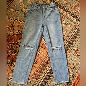 Light wash mom jeans